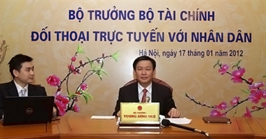 Vuong Dinh Hue en dialogue direct avec la population